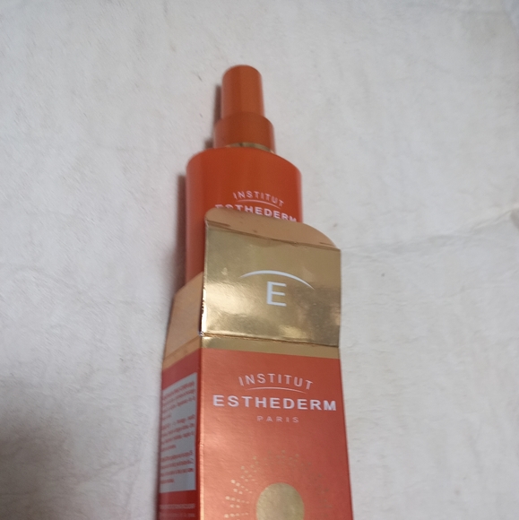 Institut Esthederm Paris Adaptasun Milky Spray - Picture 2 of 2